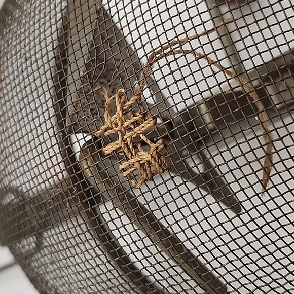 Vintage Ekco A&J Flour Shifter with Red Wood Handle - Picture 4 of 7